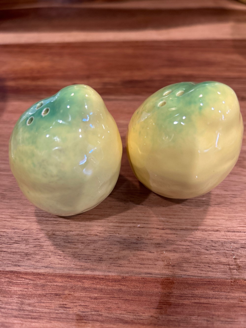 VTG Mid-Century Ceramic Pear Salt and Pepper Shakers