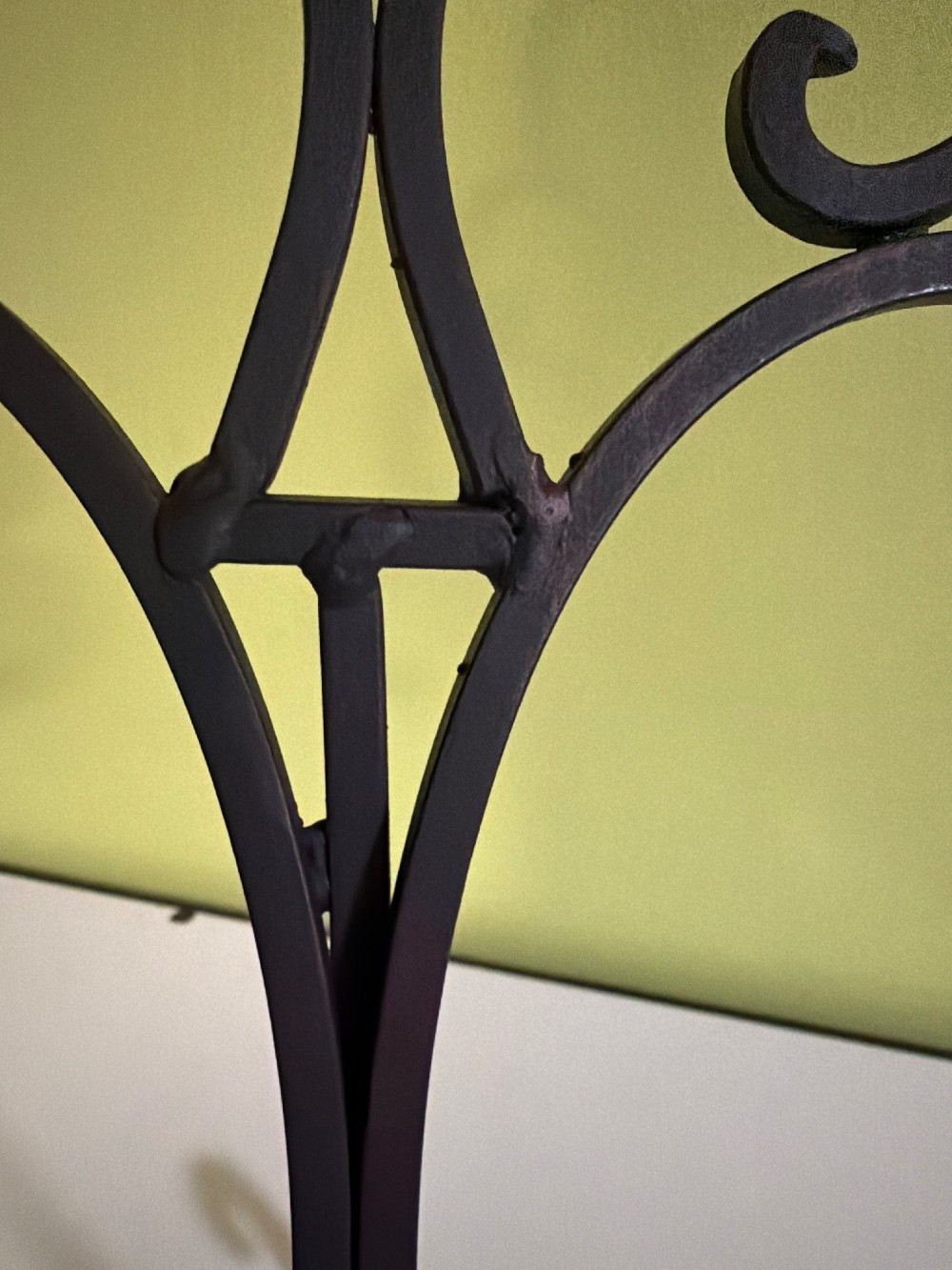 Black Metal Tabletop Easel