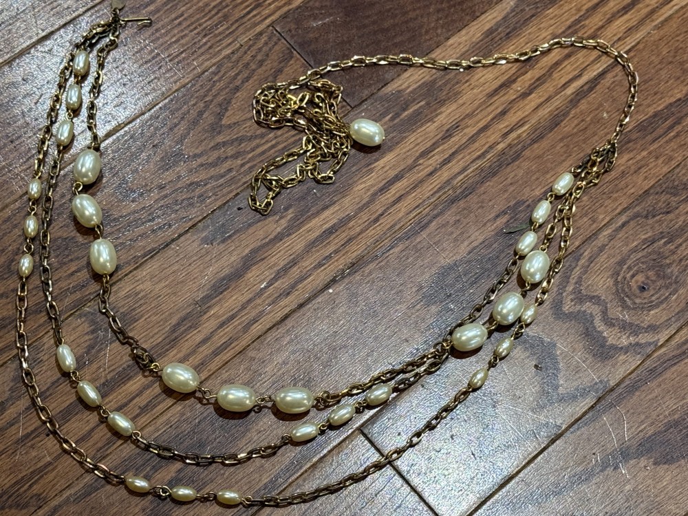 Vintage Belt - Pearl and Gold Chain Jewelry