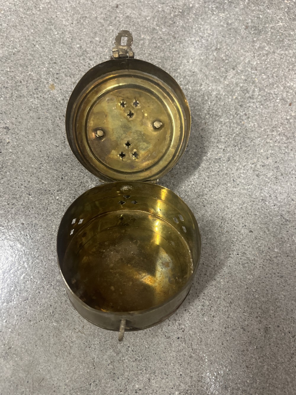 Vintage Brass cricket box/pierced Roundtrinket box