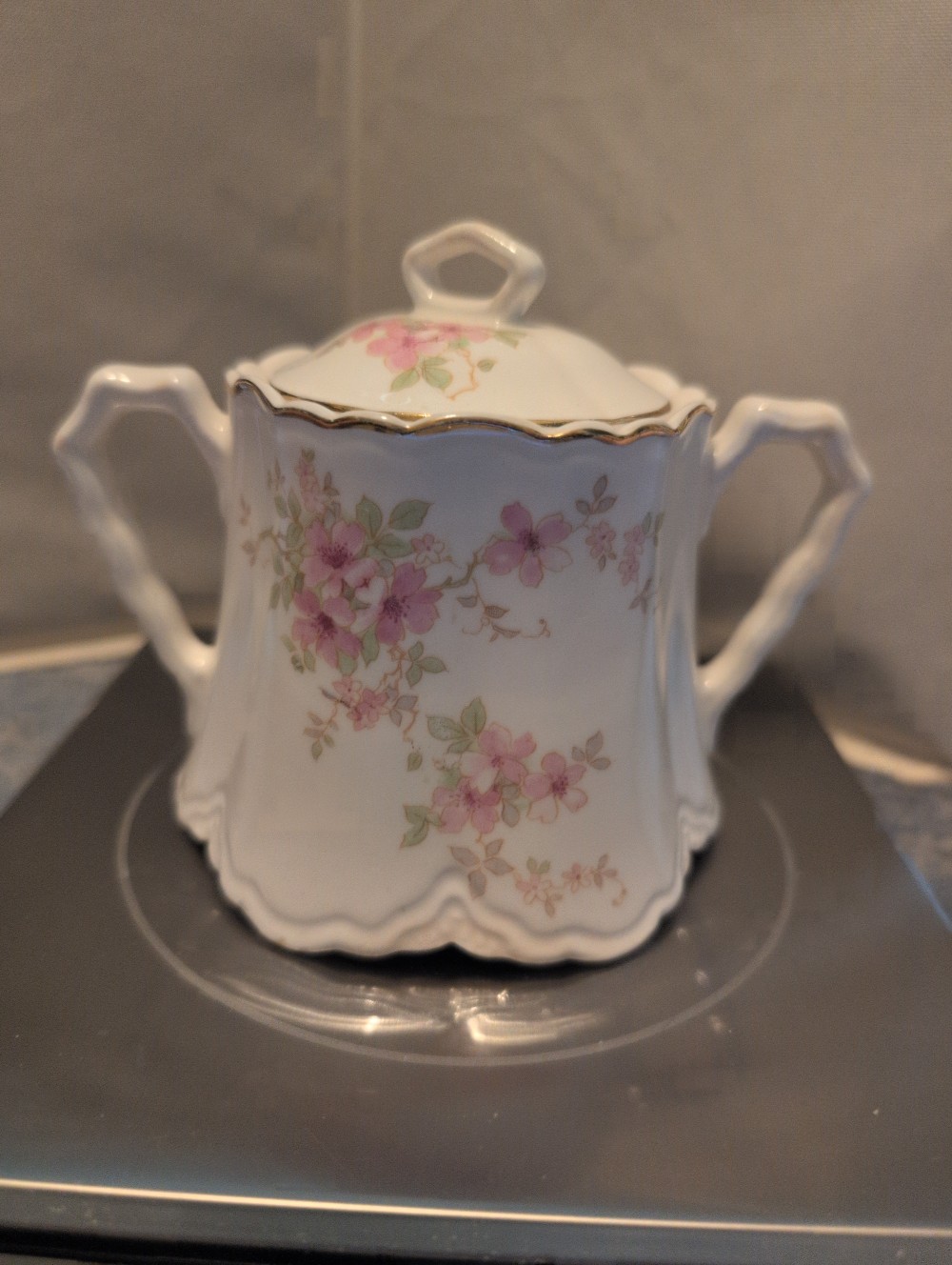 Vintage Sugar Bowl w/lid