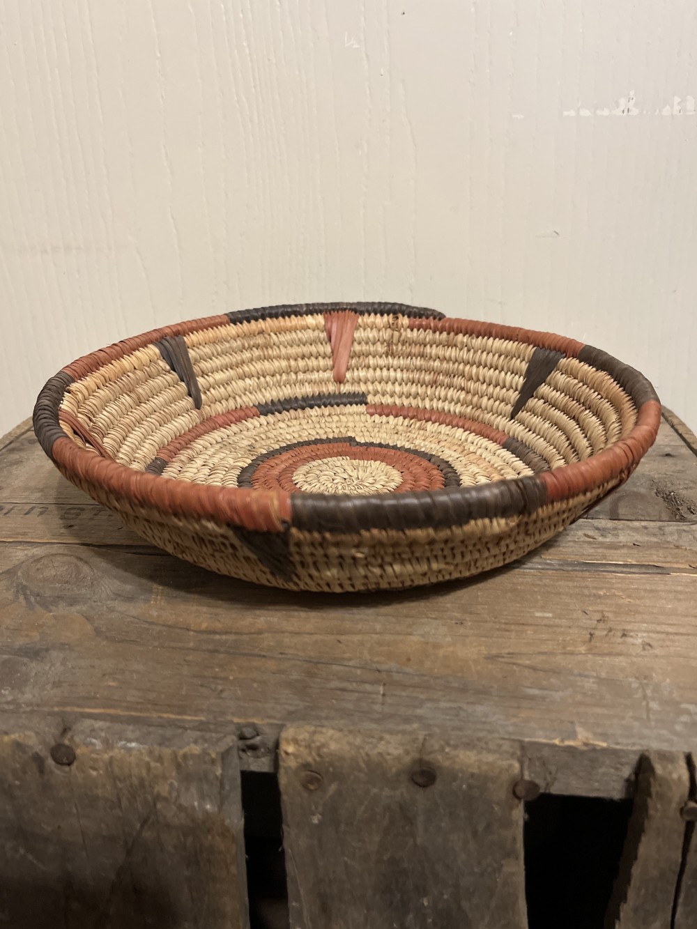 Vtg Handmade coiled grass basket