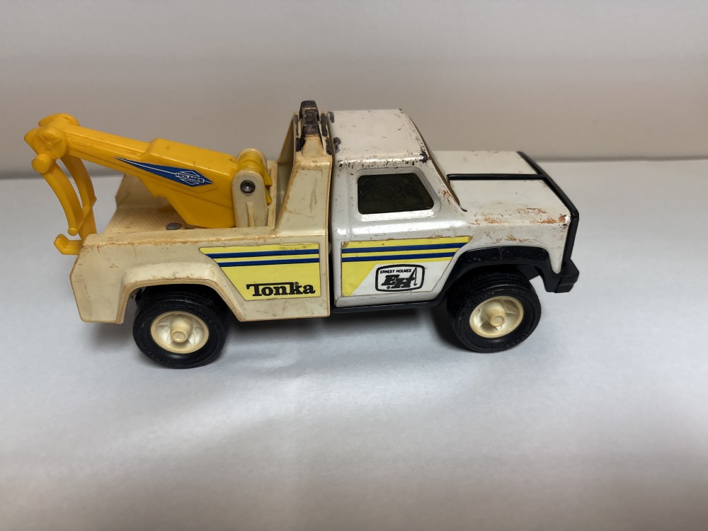 Tonka Tow Truck Used As-is Approx 7 inches