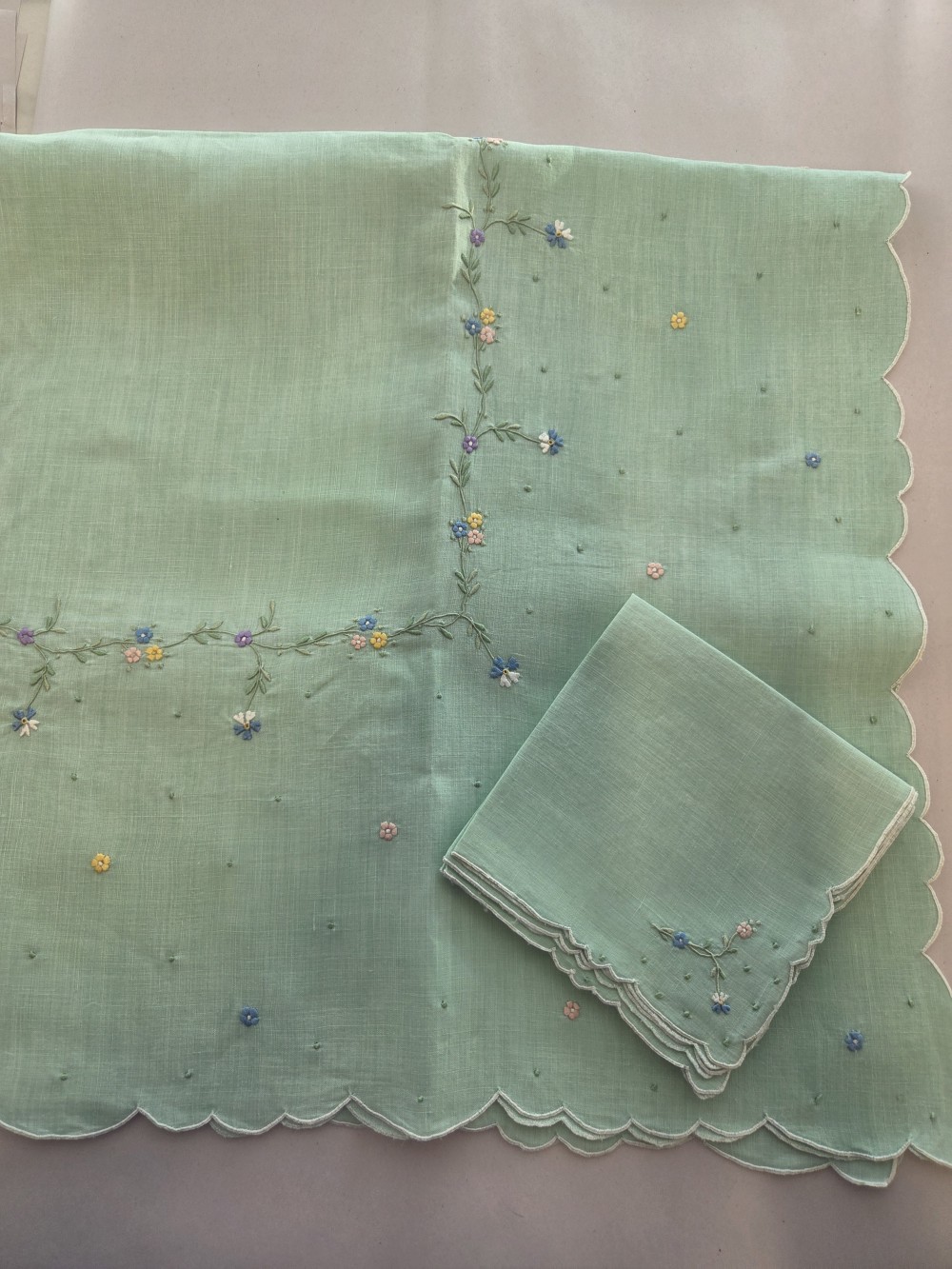 LN-1677 vint green cardtable cloth/napkins