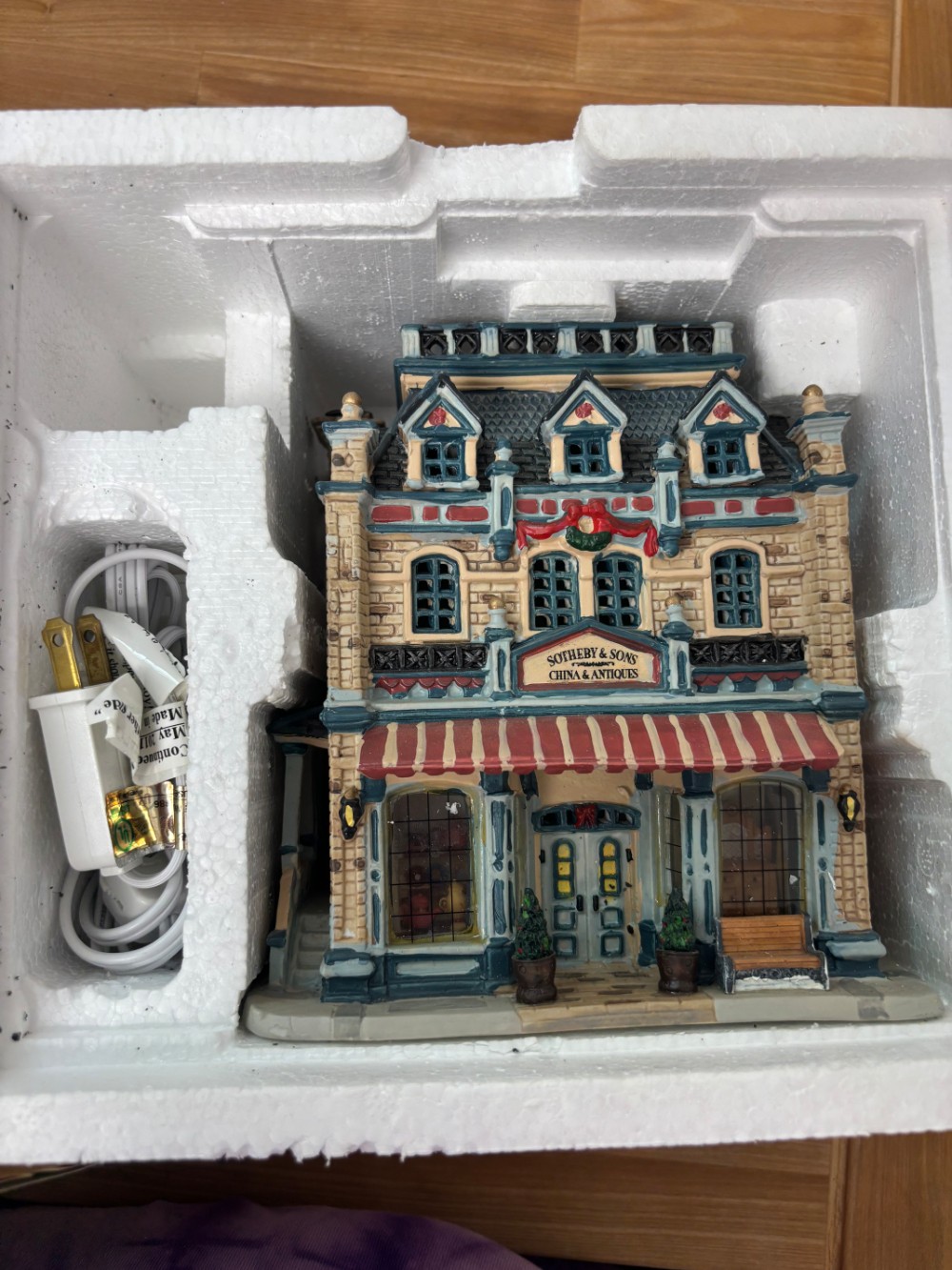 Sotheby & Sons China & Antiques Carole Towne 2004 Lighted Christmas Village Lemax