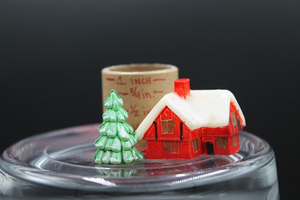 Vtg hard plastic miniature red winter cabin/tree figurine