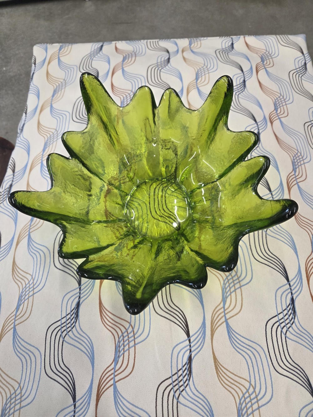 KP-1751 vintage green  Viking lotus bowl