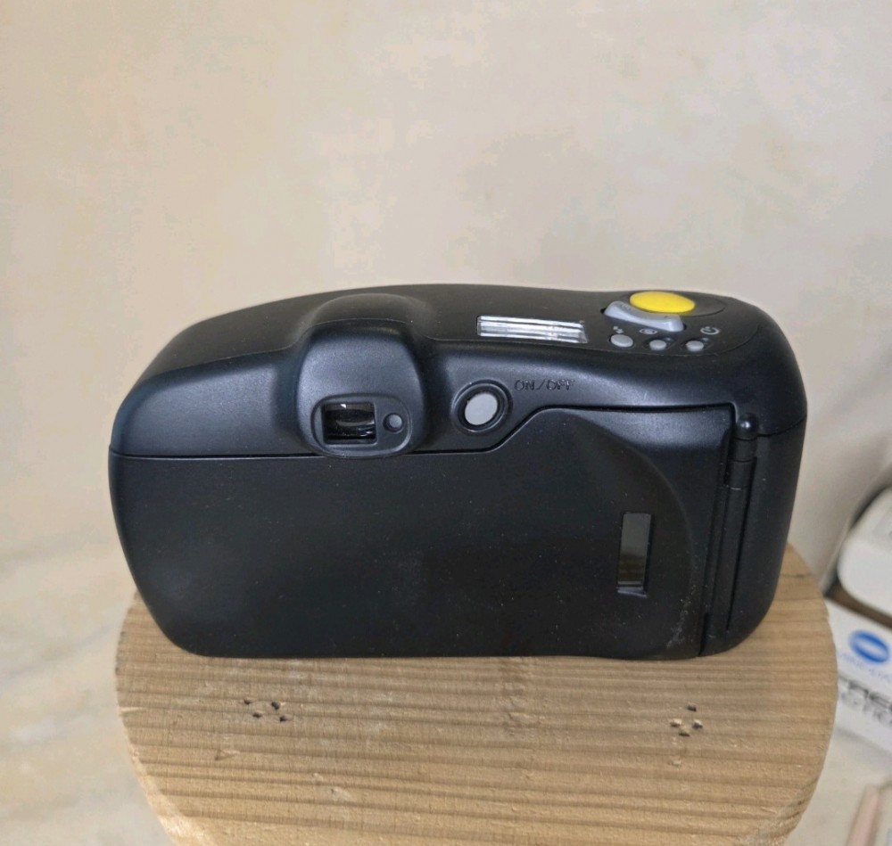 Minolta Freedom Action Zoom AF 35mm Camera, Point & Shoot Not Tested