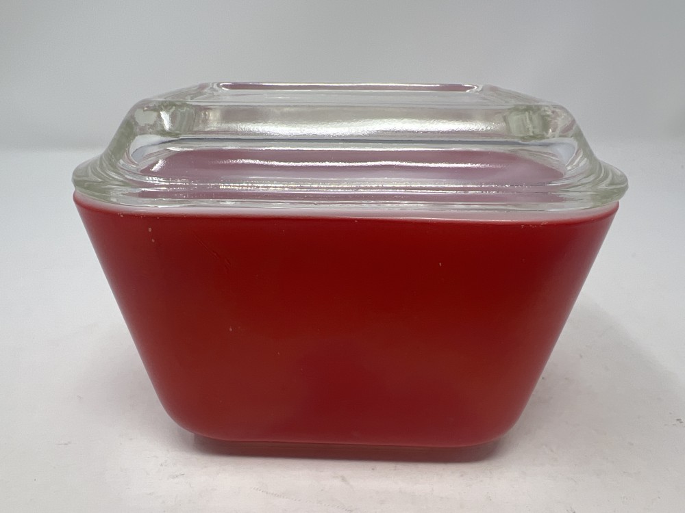 Vtg 501 Pyrex Fridgie w/Lid