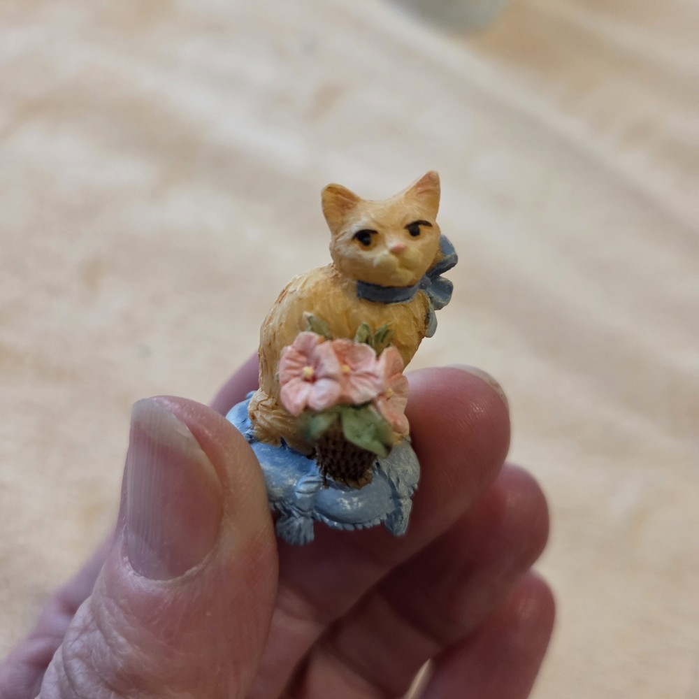 Teeny Tiny Kitty Trinket Shelf Figurine