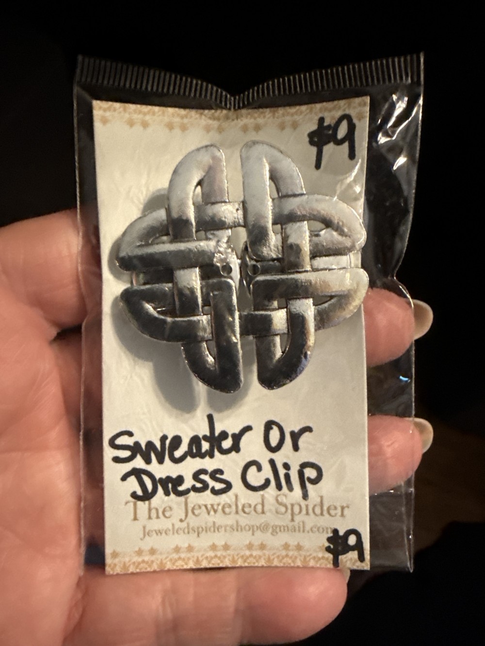 Sweater Clip - Celtic Knot in Silver Single Medallion