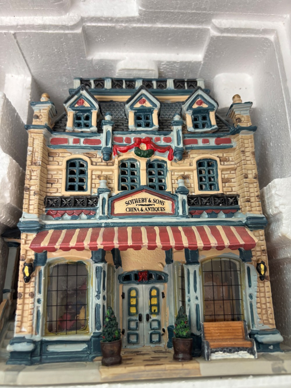 Sotheby & Sons China & Antiques Carole Towne 2004 Lighted Christmas Village Lemax