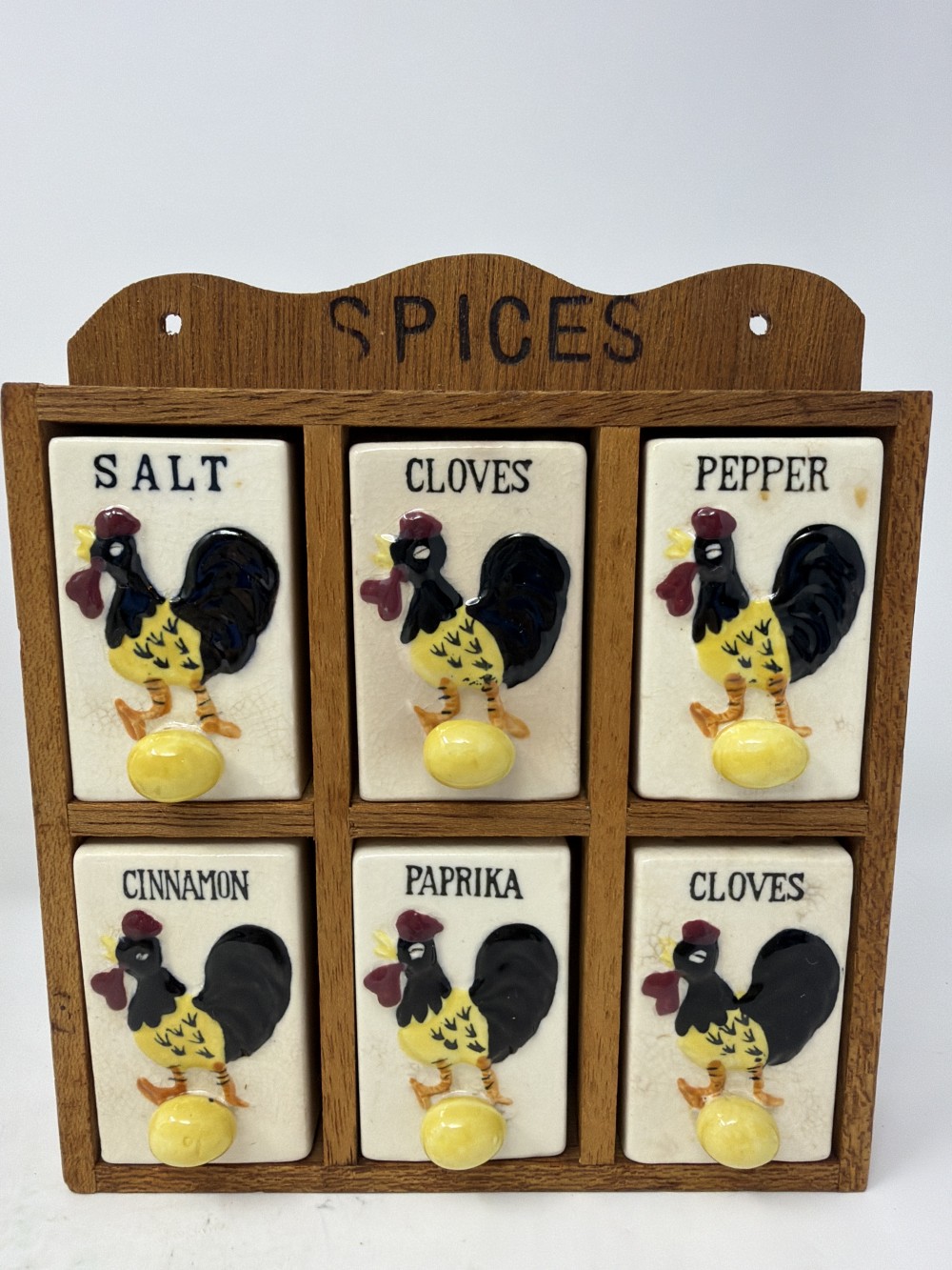 Vtg Spice Rack Ceramic Roosters