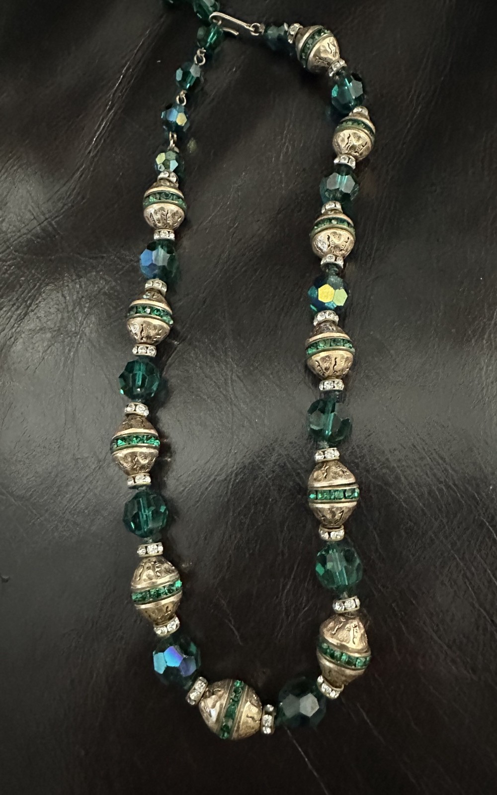Vtg Emerald Green Crystal and Gold Tone Choker Necklace