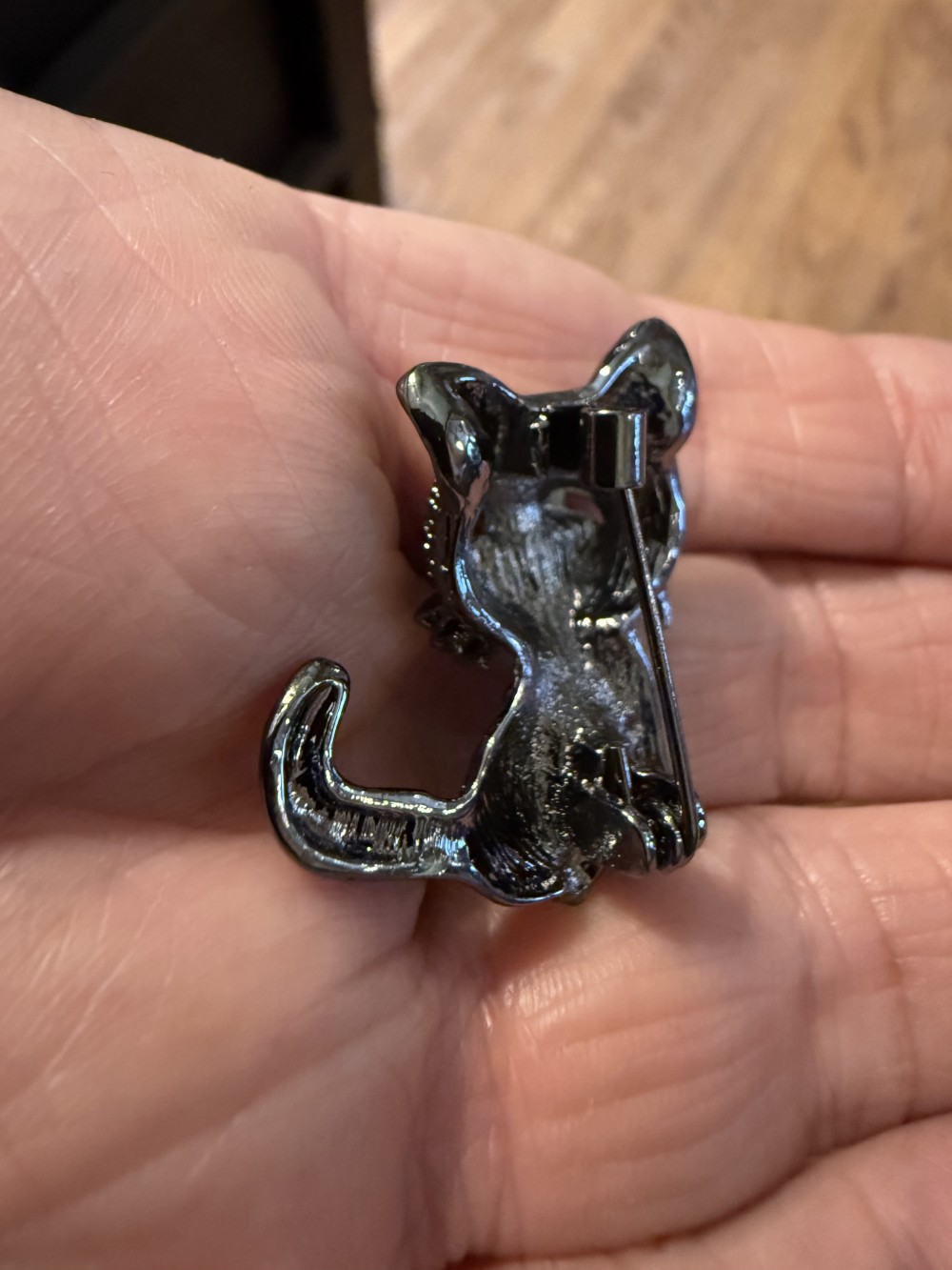 Brooch Pin - Cat Kitting Sitting in Grey Rhinestones