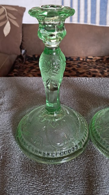 Tiara Exclusive Chantilly Green Candle Sticks (2)