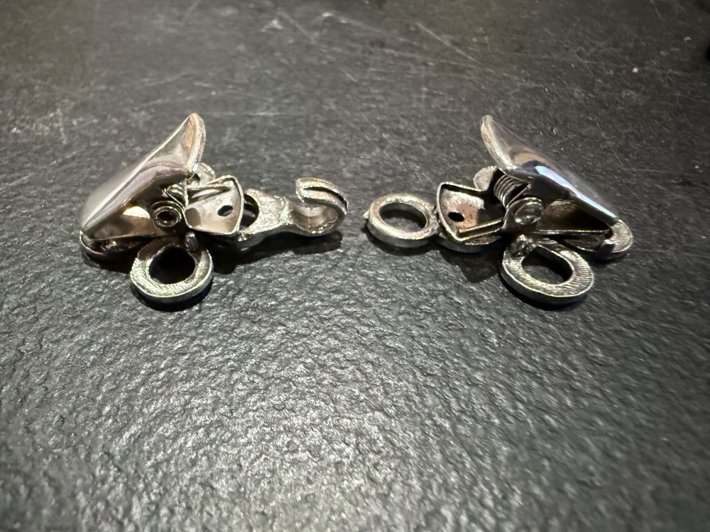 Sweater Clips - Double Loops in silver