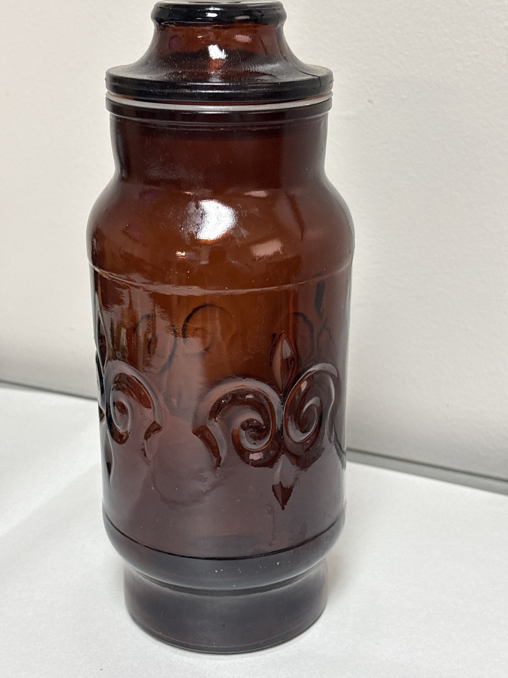 Borden Dark Amber Glass Fleur-De-Lis Apothecary Jar ~9.5 inch H x 3.5 inch W