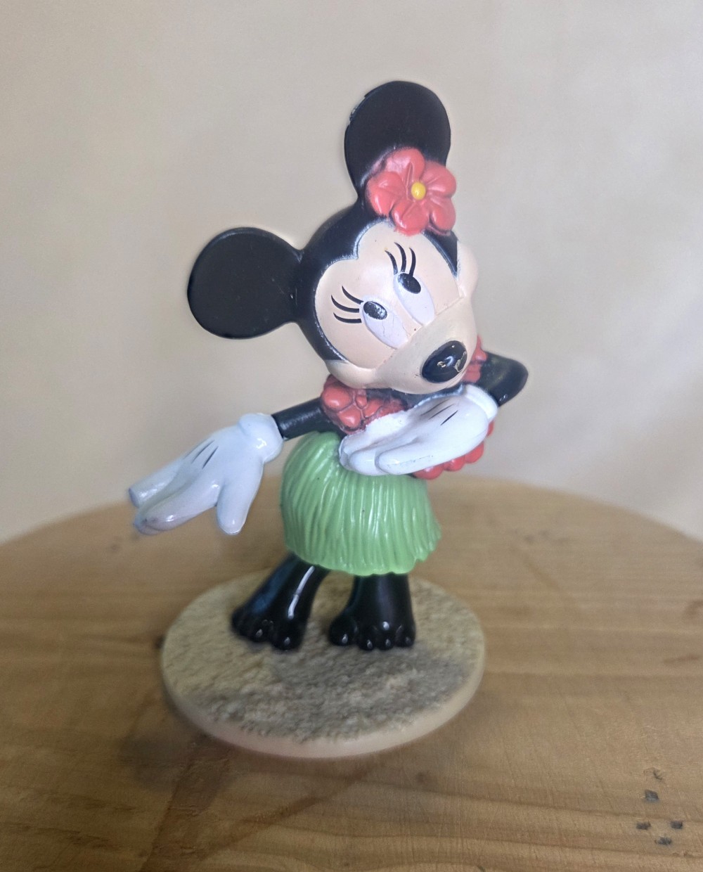 Mini Minnie Mouse Hula Figurine