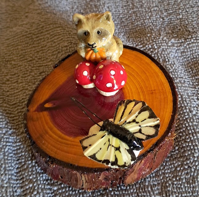 Cedar Cookie Raccoon Figurine