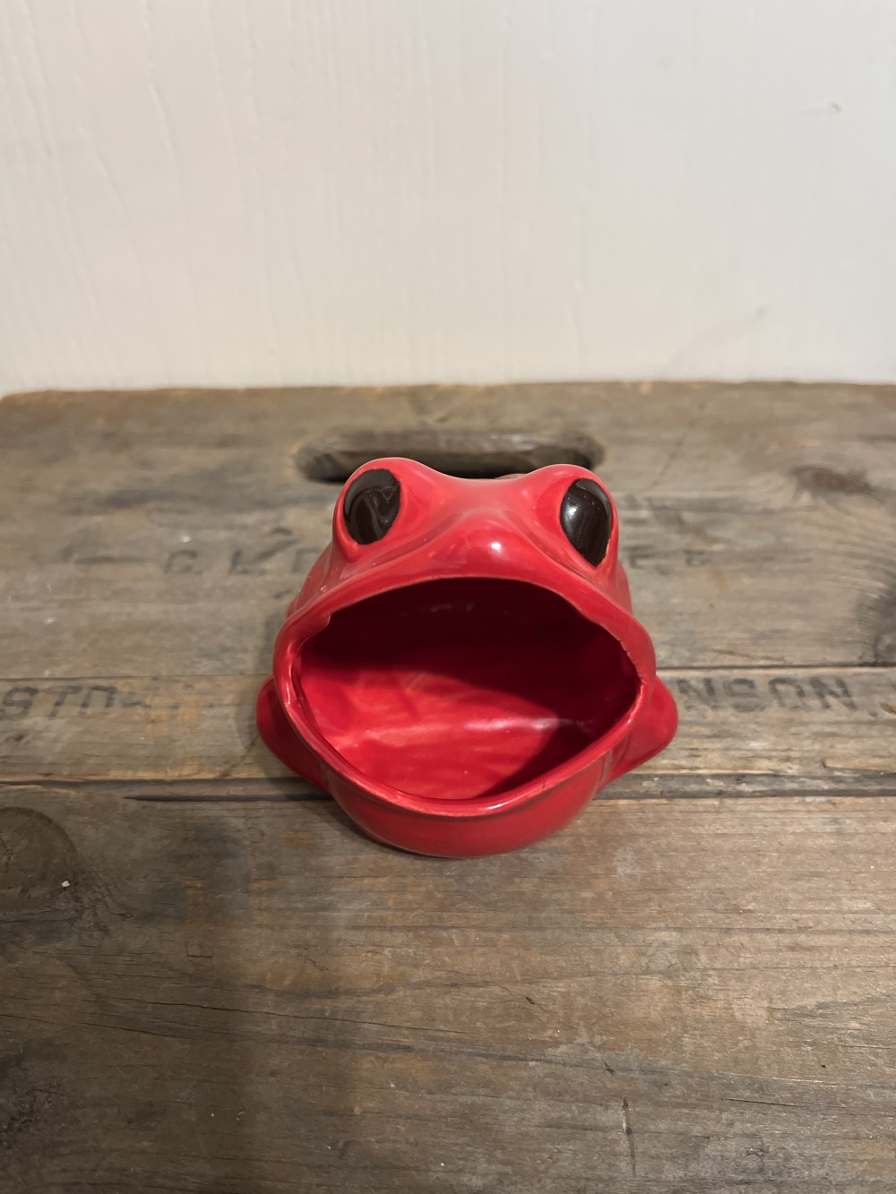 Pottery frog scrubby holder