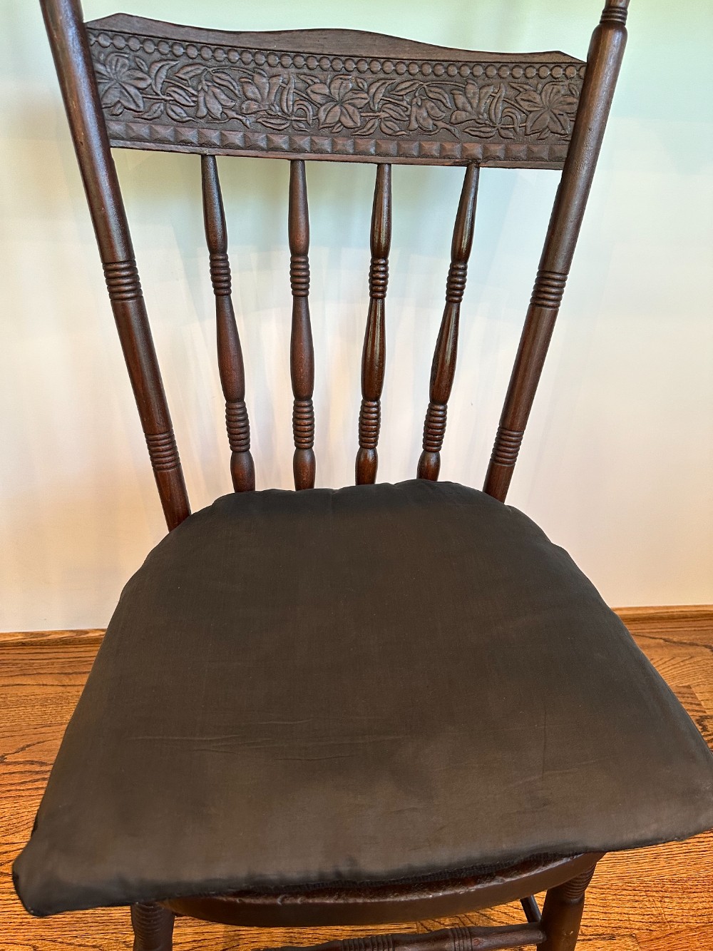 Vint. Floral Needlepoint Black Chair Pad