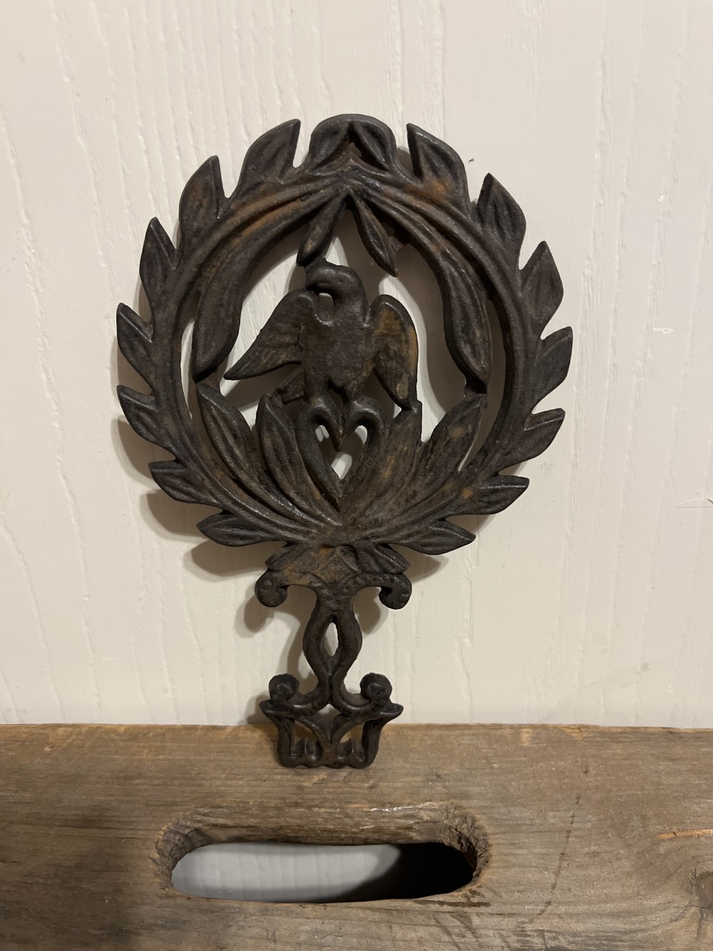 Vtg cast iron Eagle trivet - large