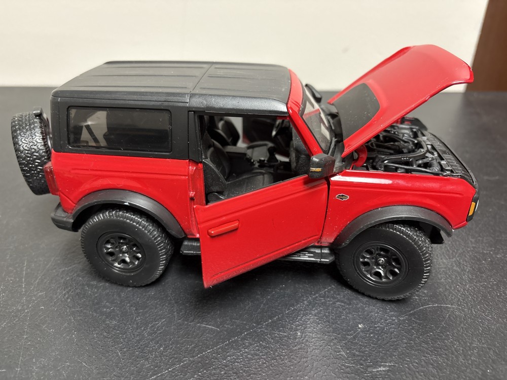 Maisto 1/18 Red Ford Bronco Diecast Car As-is