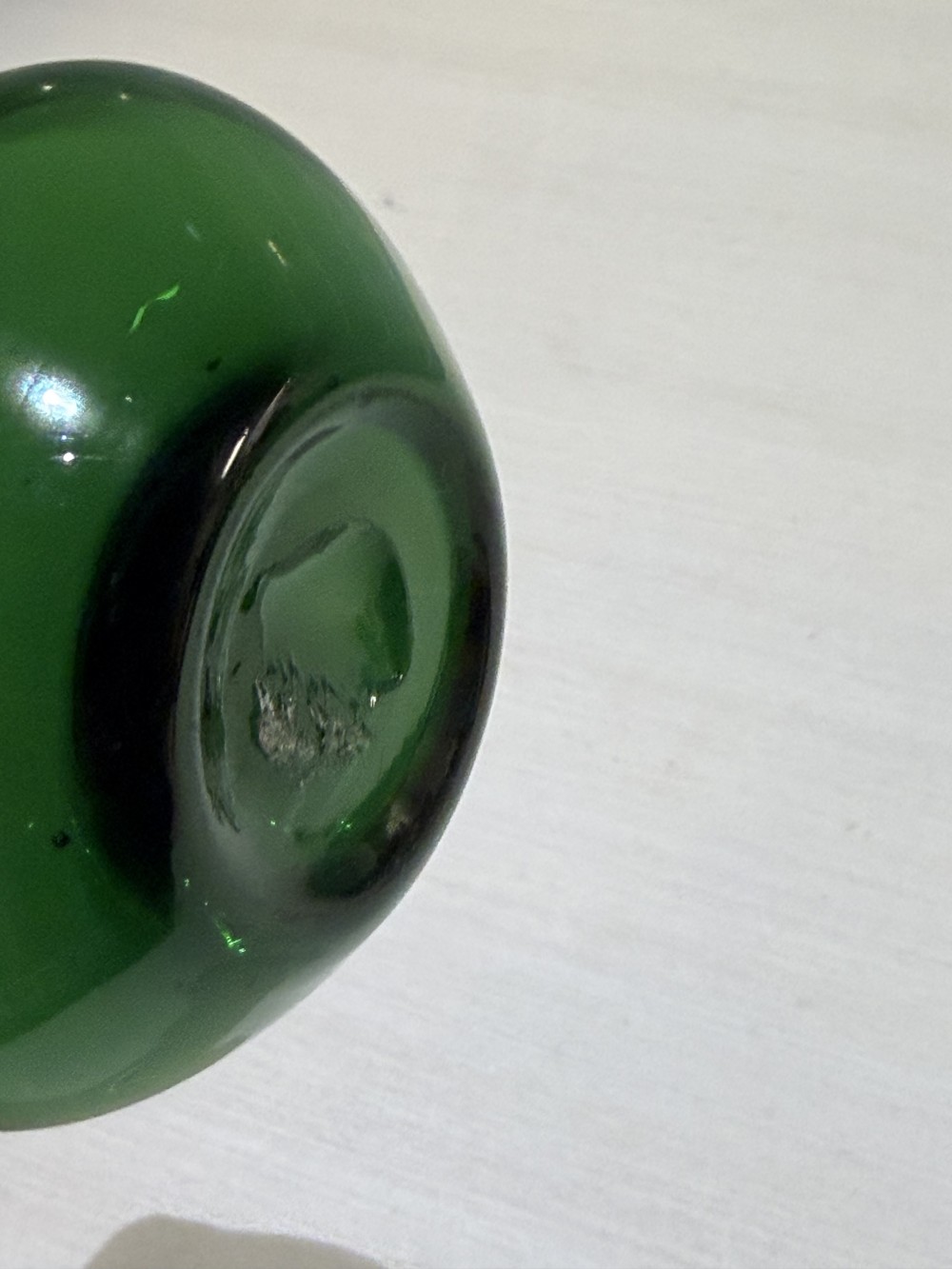 Vintage Emerald Green Ruffled Art Glass Bud Vase – 4.5”