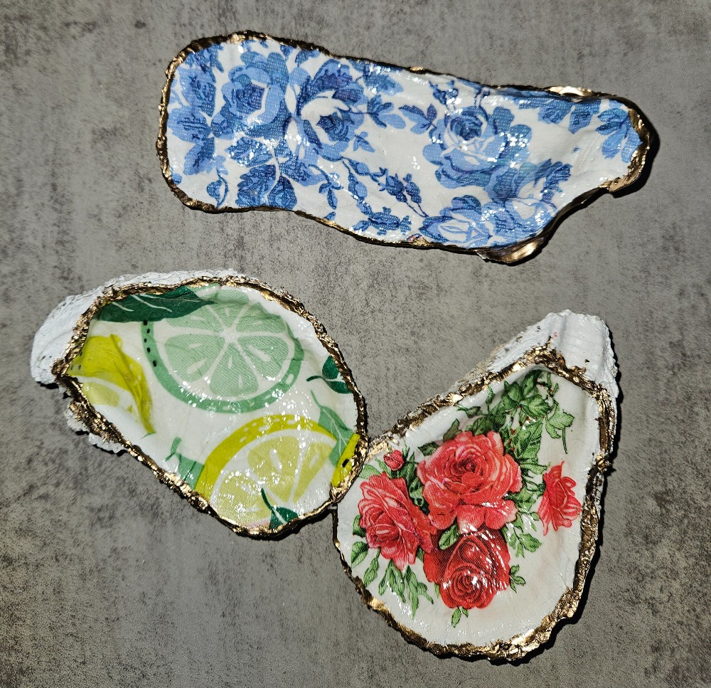 Shell trinket holder