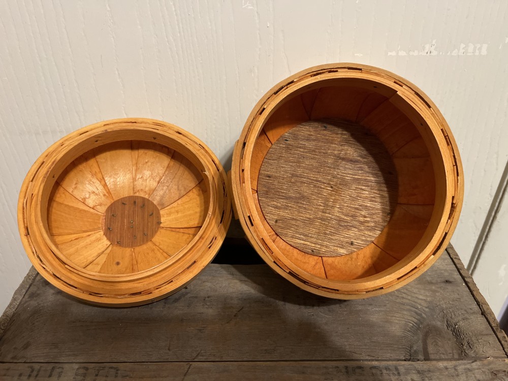 Vtg pumpkin bushel basket-as is