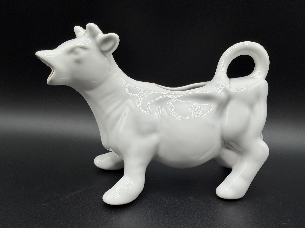 Glossy White Porcelain Cow Creamer Pitcher – Modern Farmhouse Tableware