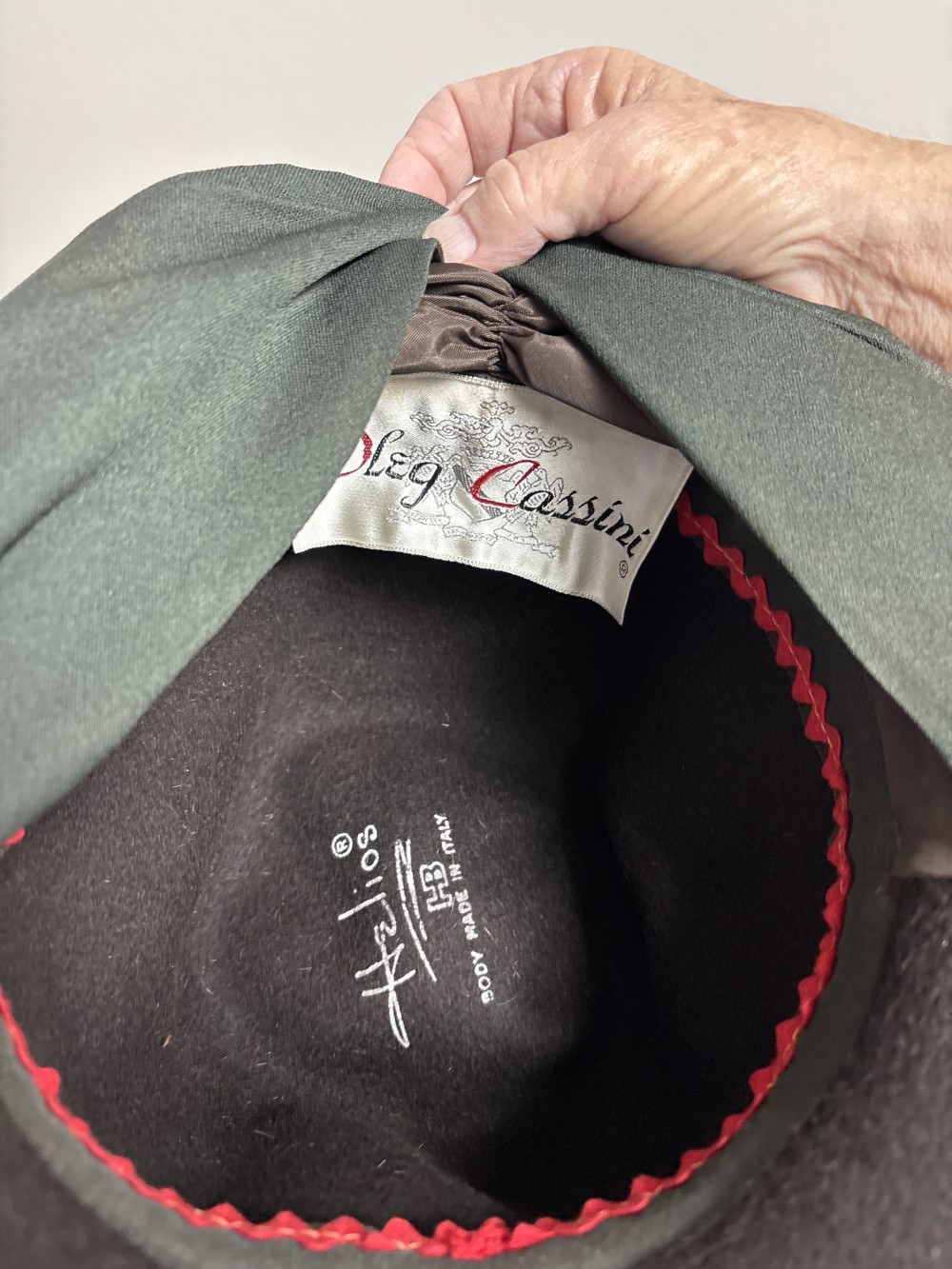 VTG Oleg Cassini Helios Hat