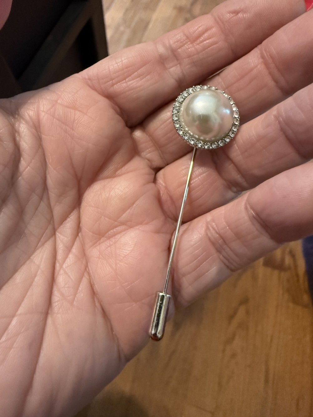 Hat Pin / Scarf Pin - Pearl Surrounded by Rhinestones