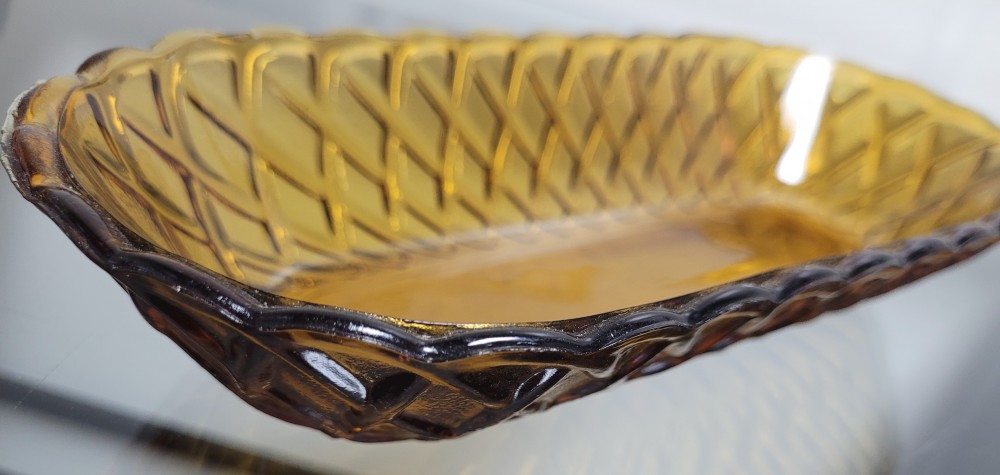 VTG Indiana Glass celery dish in Pretzel