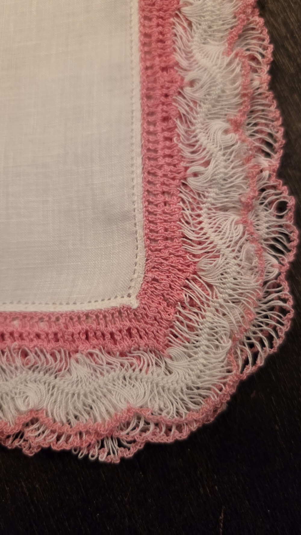 HK-835 white hankie, pink/white lace