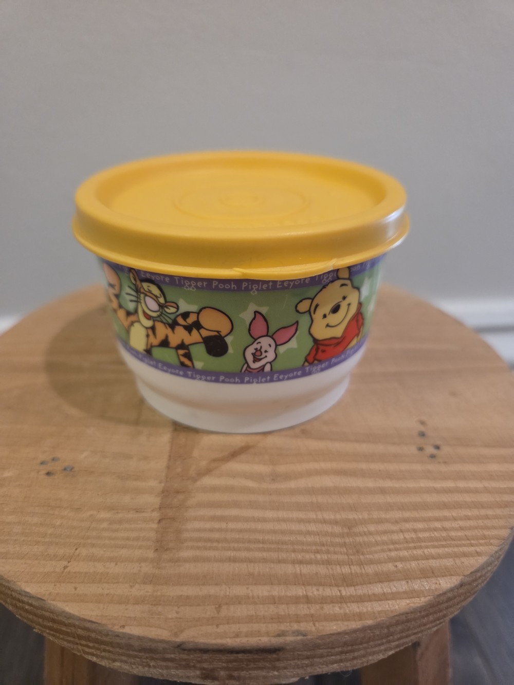 VTG Tupperware Winnie Pooh Snack Cup