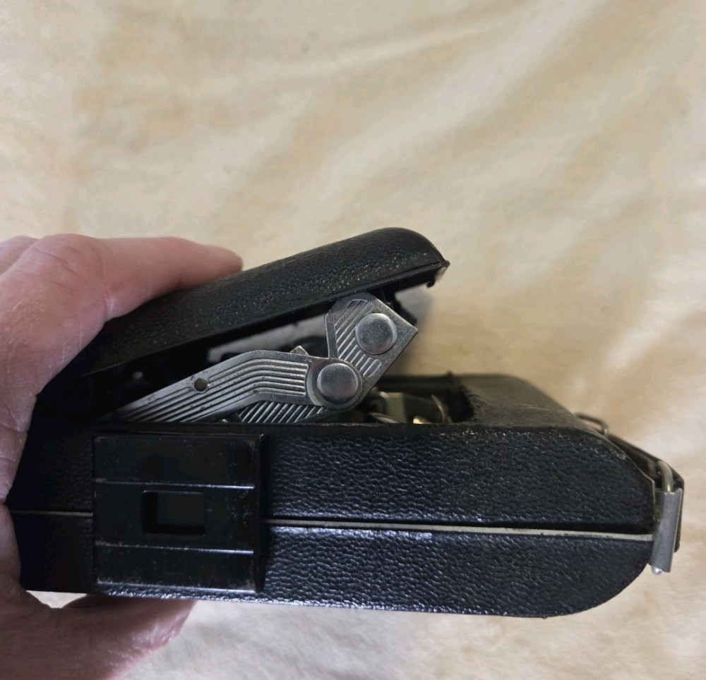 1930's Kodak Vigilant Jr 6-20 Folding Camera-As Is