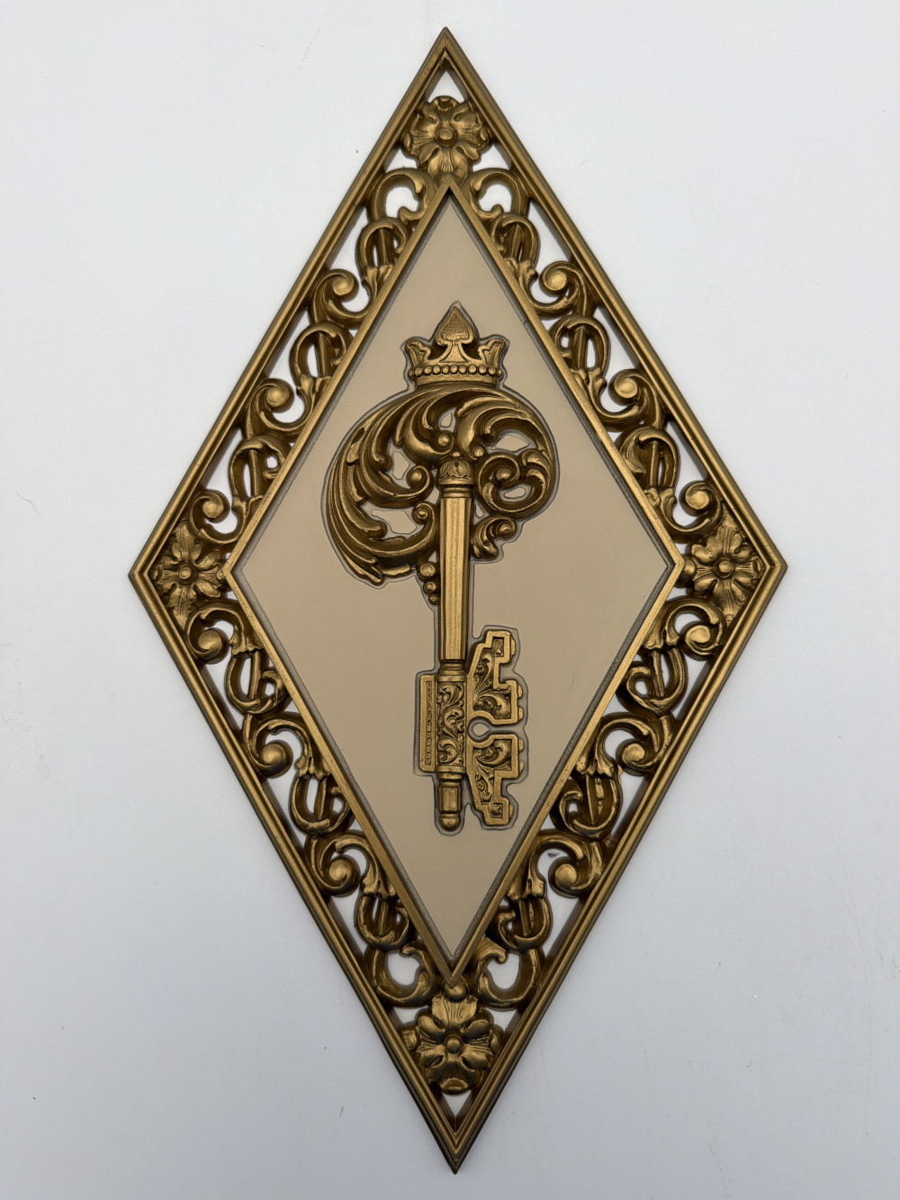 4 Vtg Dart Diamond Wall Plaques