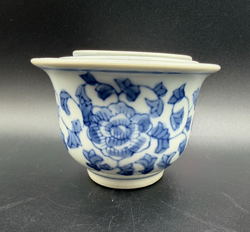 Chinese Blue and White Porcelain Nesting Planters Set - Mini Peony Bonsai Flower Pots Trio