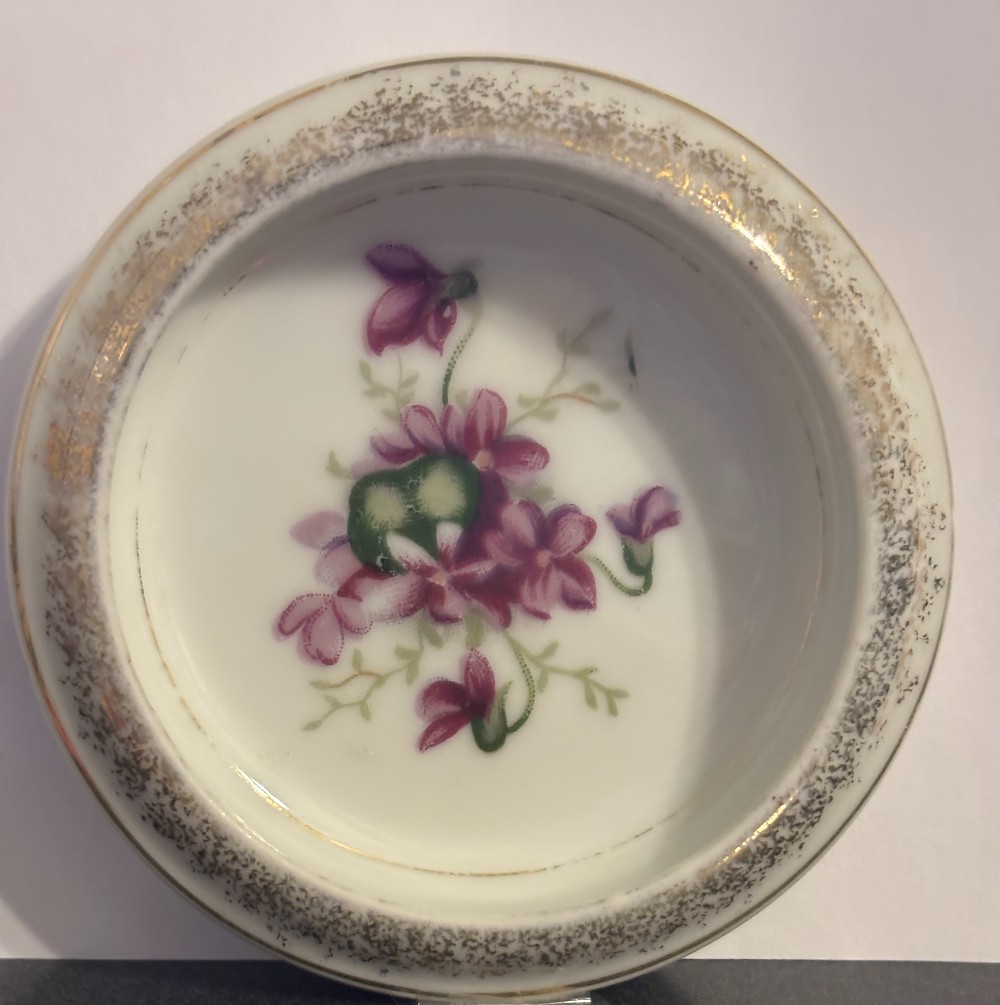 Porcelain violet coaster trinket dish w/gold trim 3.75”