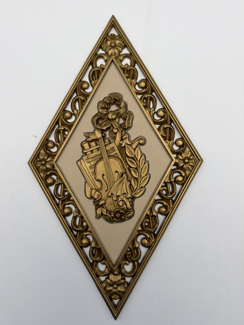 4 Vtg Dart Diamond Wall Plaques