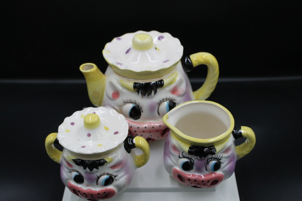 Vtg 3pc kitsch antrhopomorphic cow tea set AS IS