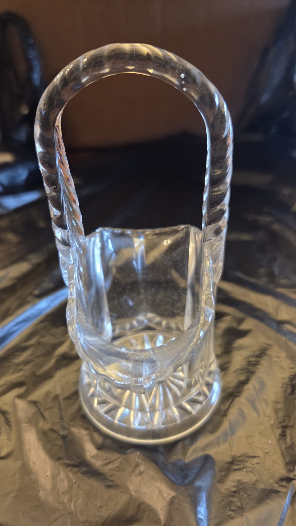 DO-1772 vtg clear glass basket