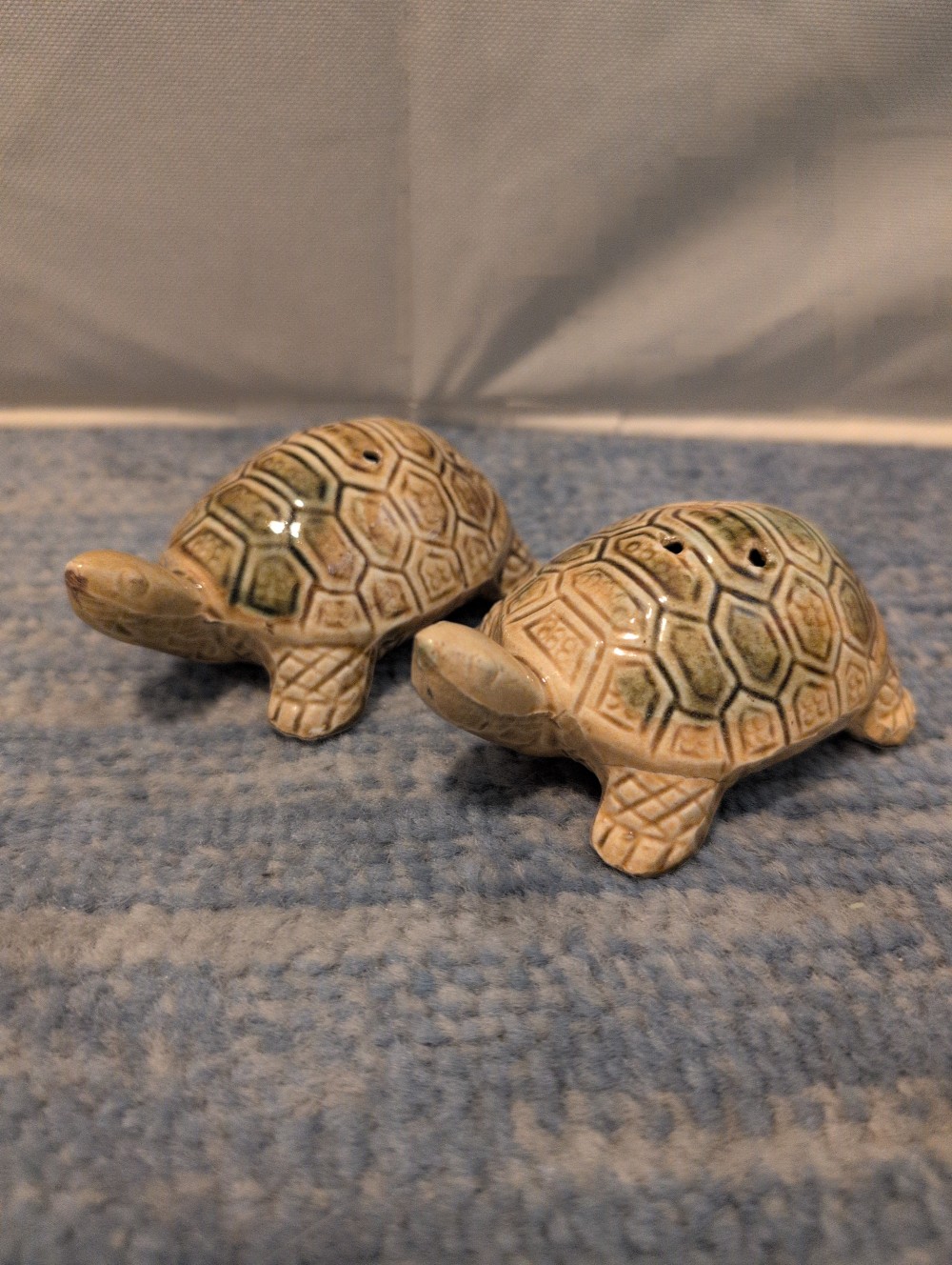 Turtle salt & pepper shakers, no stopper, made in Japan