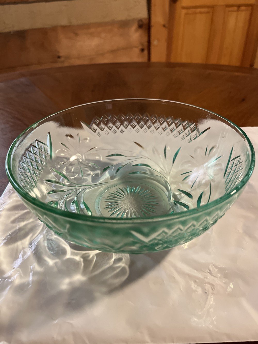 1920s uranium glass bowl GLOWS