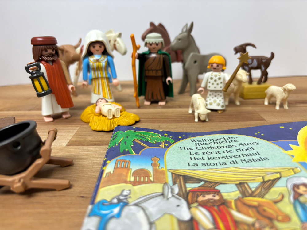 Vintage 1999 Playmobil Christmas Nativity Set Figures Animals Accessories Story Booklet
