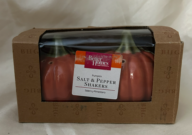 Vintage Better Homes & Gardens Pumpkin Salt and Pepper Shakers | Ceramic Fall Harvest Tableware | Autumn Thanksgiving Holiday Kitchen Decor #FallDecor | #ThanksgivingTable | #VintageKitchen | #AutumnVibes | #CottagecoreKitchen NIB