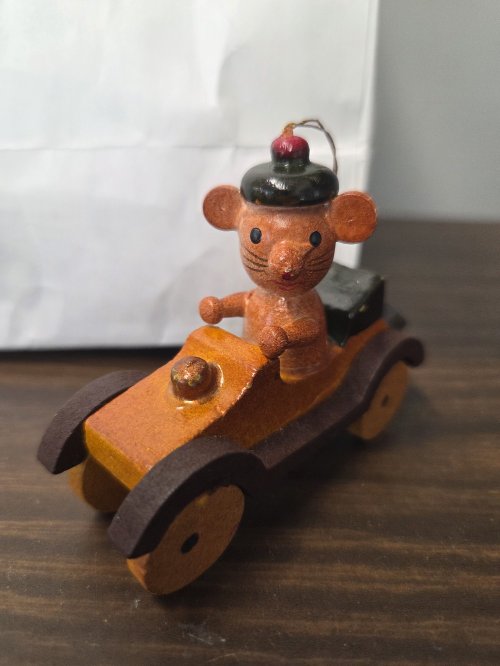 DO-1614 vintage Russ brand mouse in car