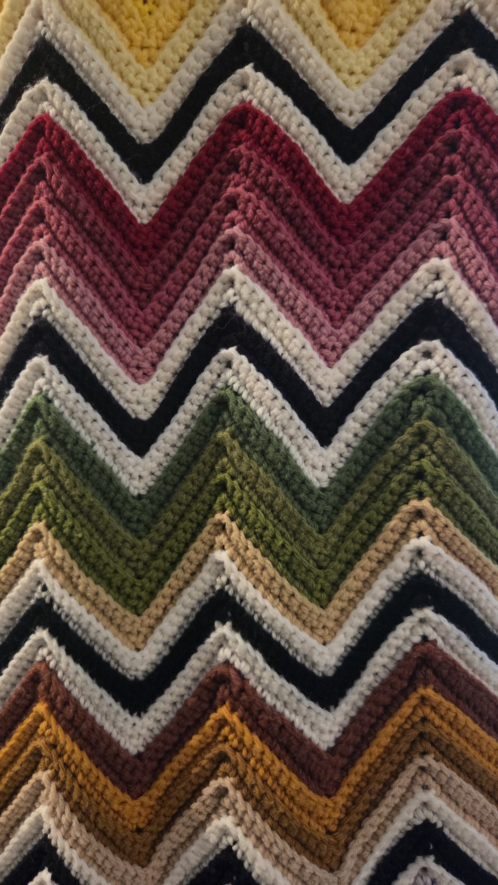 LN-1711  crocheted chevron afghan